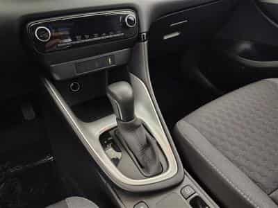 Toyota Yaris 1.5i VVT-i Hybrid E-CVT CARPLAY / CLIM (2025) - Foto 12
