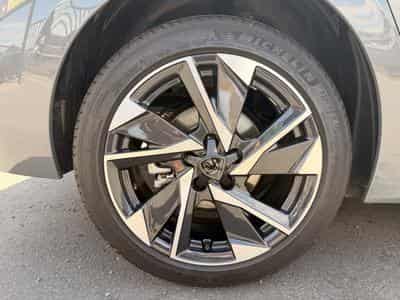 Peugeot 308 1.2 Hybride 145 ALLURE e-DCS6 (2025) - Foto 12