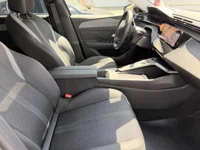 Peugeot 308 1.2 Hybride 145 ALLURE e-DCS6 (2025) - Foto 13