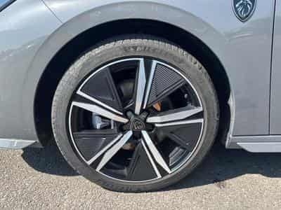 Peugeot 308 1.2 HYBRID 145 GT E-DCS6 (2025) - Foto 9
