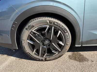 Peugeot 3008 1.2 HYBRID 145 ALLURE E-DCS6 (2025) - Foto 9