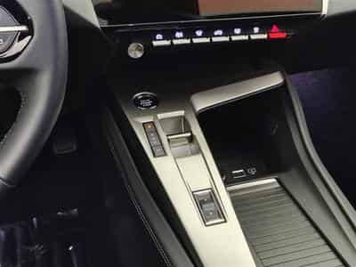 Peugeot 408 1.2 Hybrid 145cv e-DCS6 Allure NAVI / FULL LED / CAMERA (2024) - Foto 12