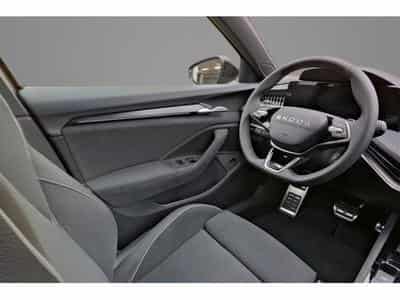 Skoda Superb 2.0 TSi DSG 204 Sportline (2025) - Foto 8