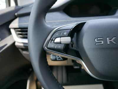 Skoda Elroq 60*ACC*PDC*LED*SHZ*KAMERA*TEMPOMAT*KLIMA*SMARTLINK*EL-HECKKL (2026) - Foto 13