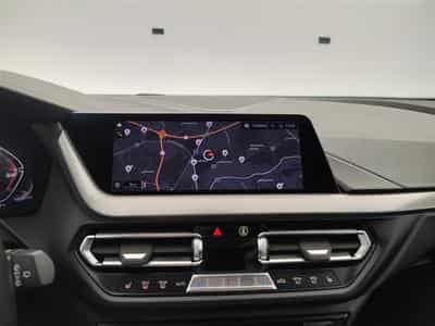 BMW 118 118iA Pack M NAVI / FULL LED / CUIR PARTIEL / CAMERA / JA18 (2023) - Foto 11
