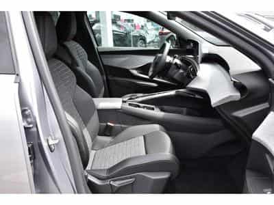 Peugeot 5008 Hybrid 145 Allure e-DCS6 ACC CAM360 JA19 NEUF (2026) - Foto 7