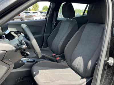 Peugeot 2008 1.2 HYBRID 145 STYLE E-DCS6 (2025) - Foto 11