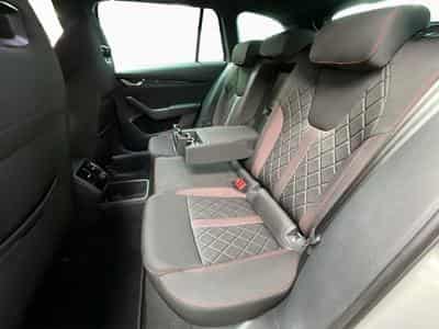 Skoda Octavia RS+DSG+LM19+P.Simply&Clever+LED+NAVI (2025) - Foto 15