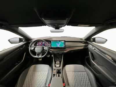 Skoda Octavia Sportline+DSG+Standh.+LM18+AHK+P.Light&View (2025) - Photo 2