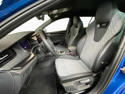Skoda Octavia Sportline+DSG+Standh.+LM18+AHK+P.Light&View (2025) - Photo 9