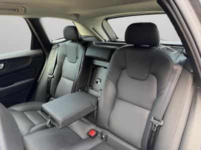 Volvo XC60 B5 Core AWD / Essence (2025) - Foto 13