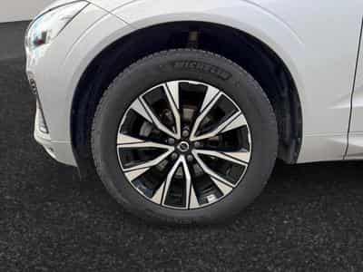 Volvo XC60 B5 Core AWD / Essence (2025) - Foto 14