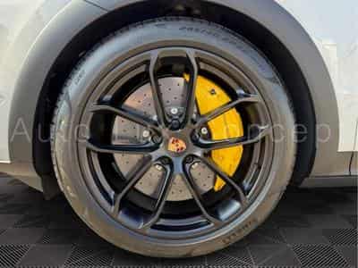 Porsche Cayenne Turbo E-Hybrid Coupé avec Pack GT (2026) - Foto 11