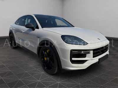 Porsche Cayenne Turbo E-Hybrid Coupé avec Pack GT (2026) - Foto 3