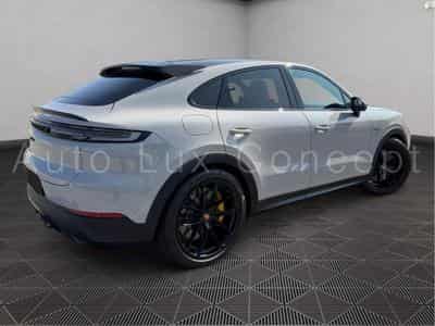 Porsche Cayenne Turbo E-Hybrid Coupé avec Pack GT (2026) - Foto 4