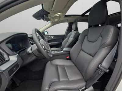 Volvo XC60 B5 AWD Ultra Dark / Essence (2025) - Photo 10