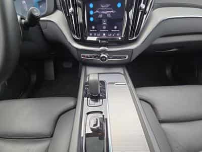 Volvo XC60 B5 AWD Ultra Dark / Essence (2025) - Photo 11