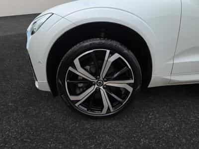 Volvo XC60 B5 AWD Ultra Dark / Essence (2025) - Photo 14