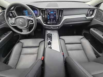 Volvo XC60 B5 AWD Ultra Dark / Essence (2025) - Photo 3