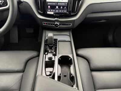 Volvo XC60 B5 AWD Ultra Dark / Essence (2025) - Photo 11
