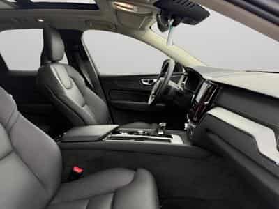 Volvo XC60 B5 AWD Ultra Dark / Essence (2025) - Photo 15