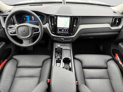 Volvo XC60 B5 AWD Ultra Dark / Essence (2025) - Photo 3