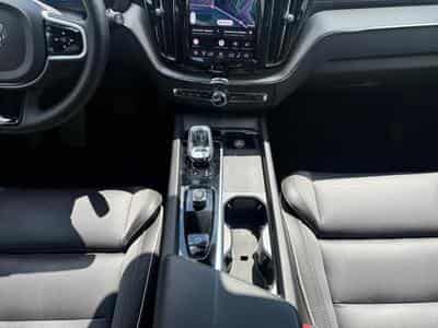 Volvo XC60 B5 AWD Ultra Dark / Essence (2025) - Photo 11