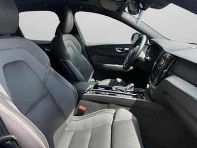 Volvo XC60 B5 AWD Ultra Dark / Essence (2025) - Photo 15