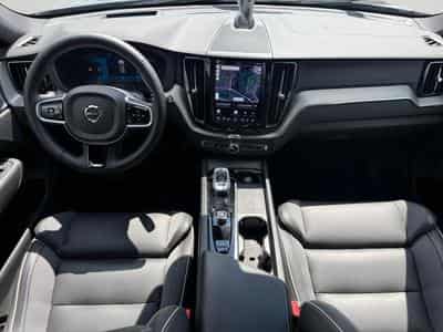 Volvo XC60 B5 AWD Ultra Dark / Essence (2025) - Photo 3