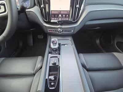 Volvo XC60 B5 AWD Ultra Dark / Essence (2025) - Photo 11