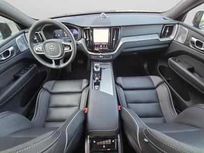 Volvo XC60 B5 AWD Ultra Dark / Essence (2025) - Photo 3