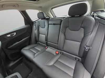 Volvo XC60 B4 Plus Dark / Essence (2023) - Photo 13