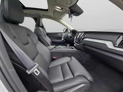 Volvo XC60 B4 Plus Dark / Essence (2023) - Photo 15