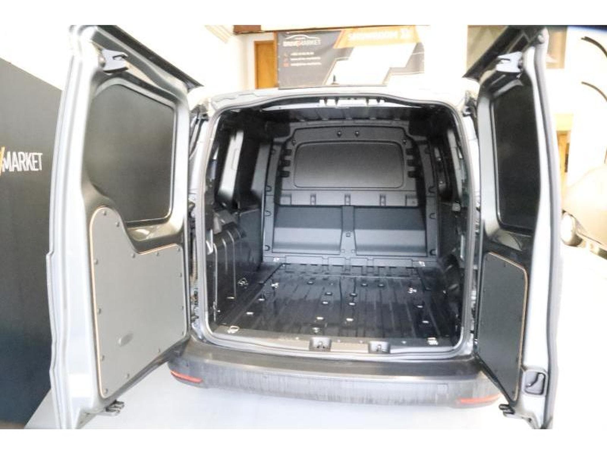 Ford Transit (2025) - Photo 18