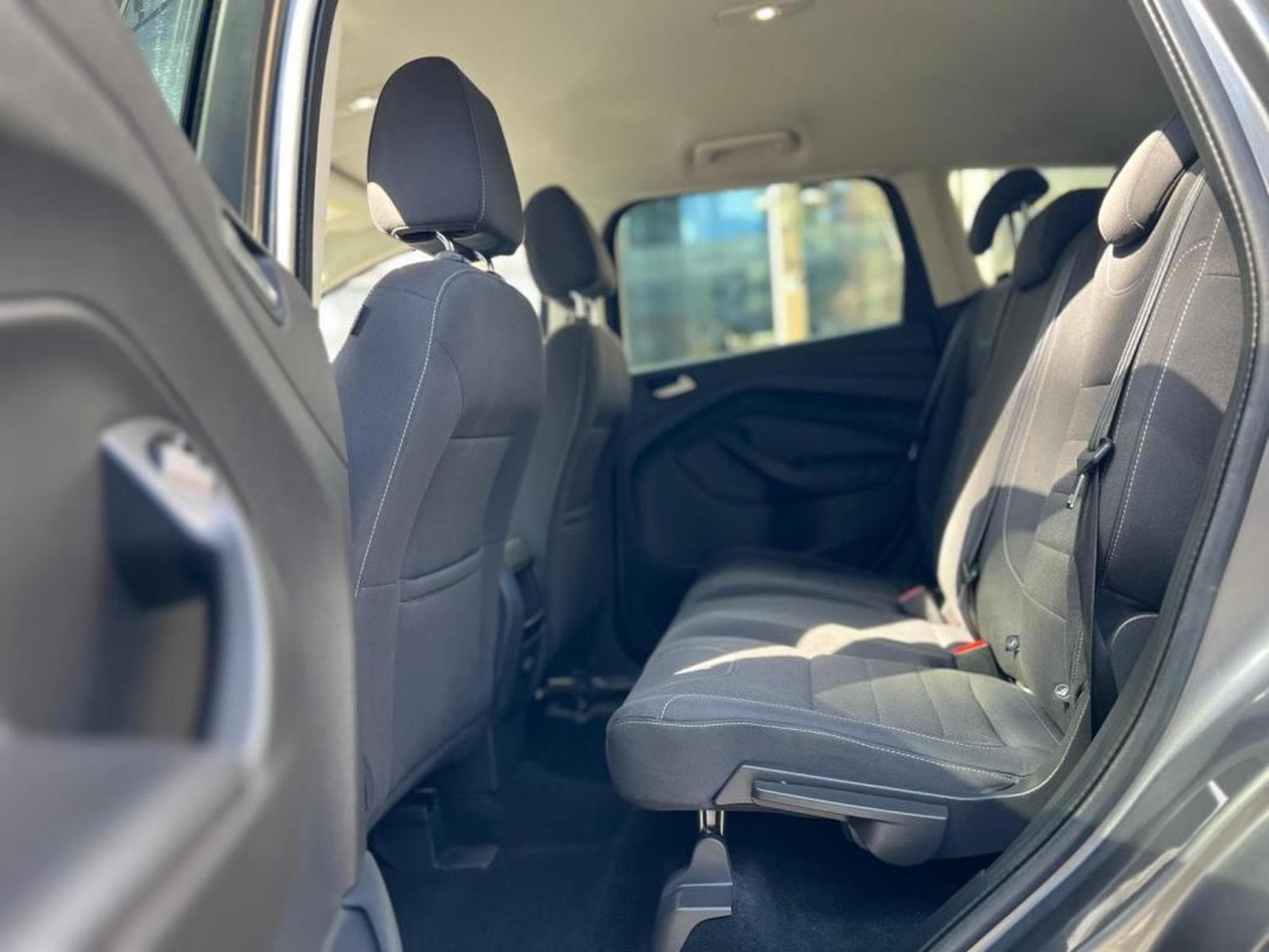 Ford Kuga 4X4 / AUTOMATIQUE / DIESEL (2014) - Foto 16