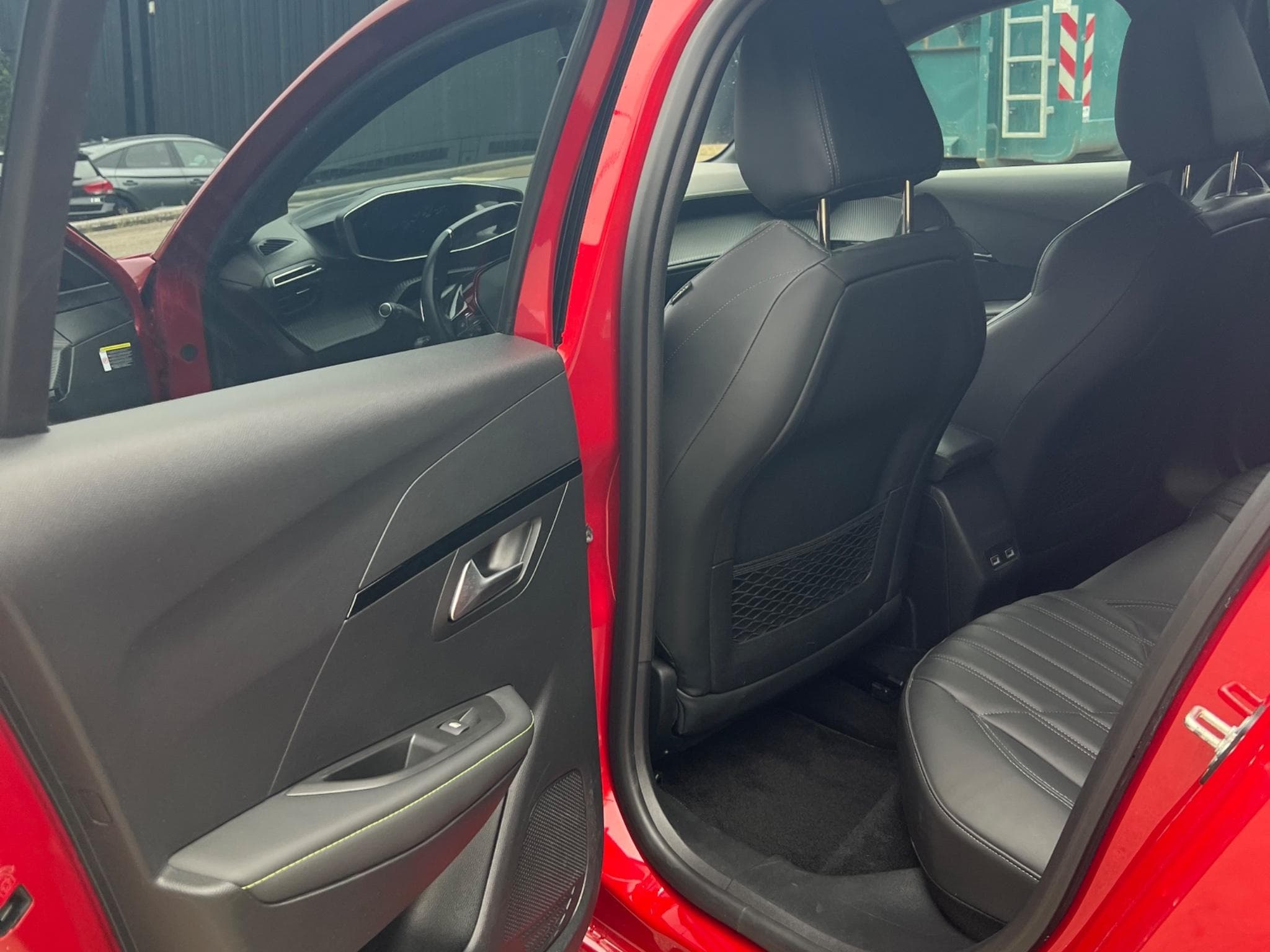 Peugeot 208 GT (2020) - Foto 10