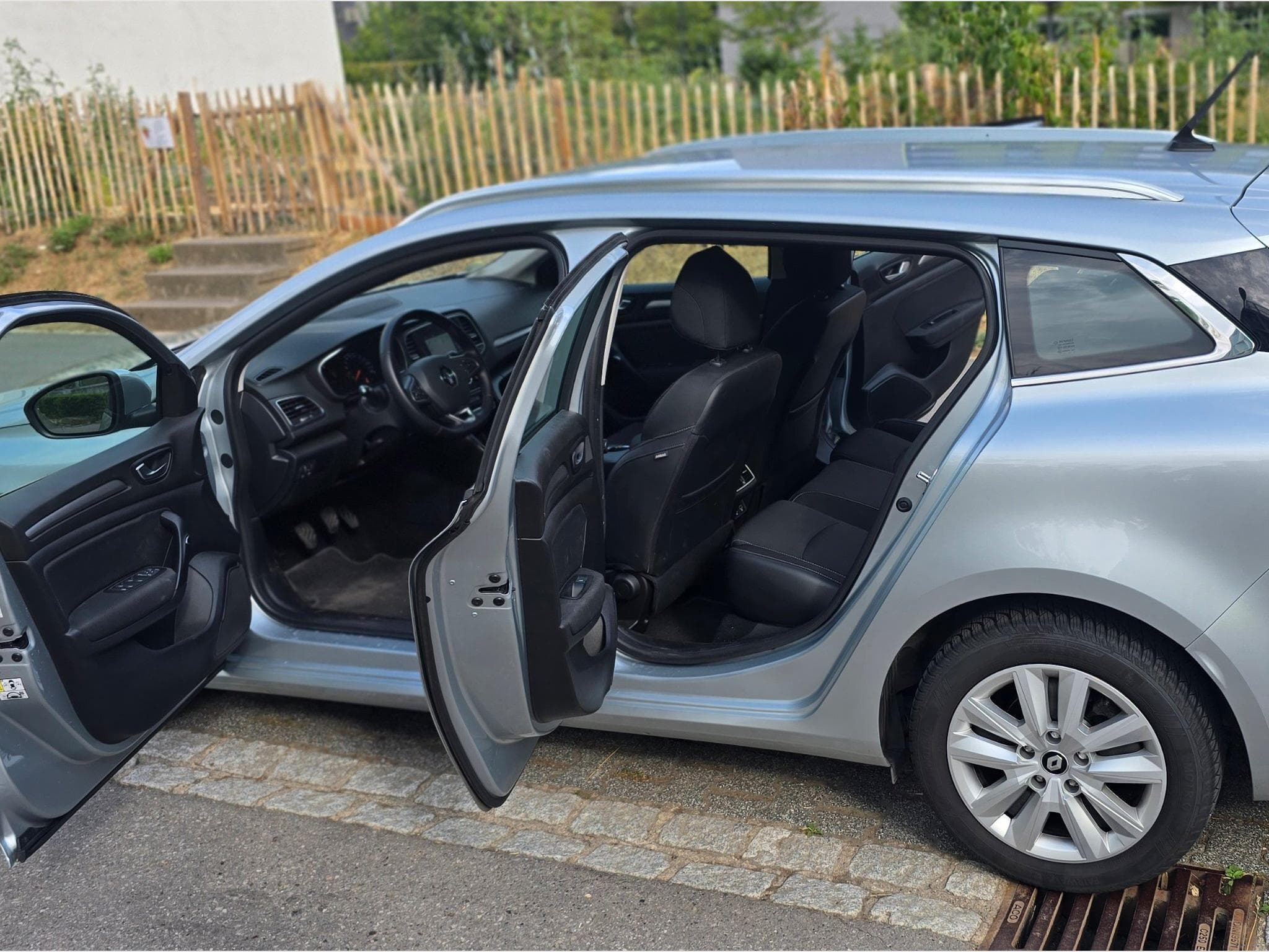 Renault Megane Megane IV Estate blue dCi 115 Business (2022) - Foto 3