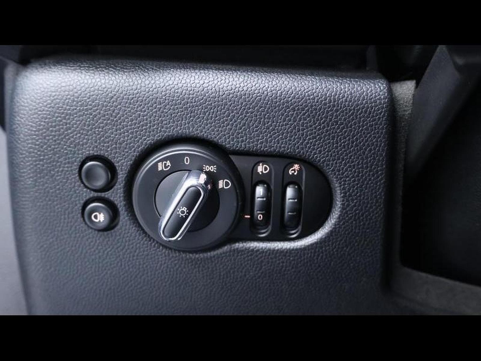 MINI Cooper 1.6 136 Hatch 5 portes Steptronic (2024) - Photo 26