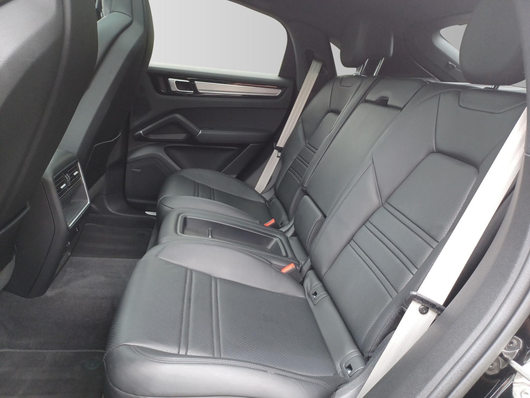 Porsche Cayenne Coupe Platinum Edition (2022) - Photo 13