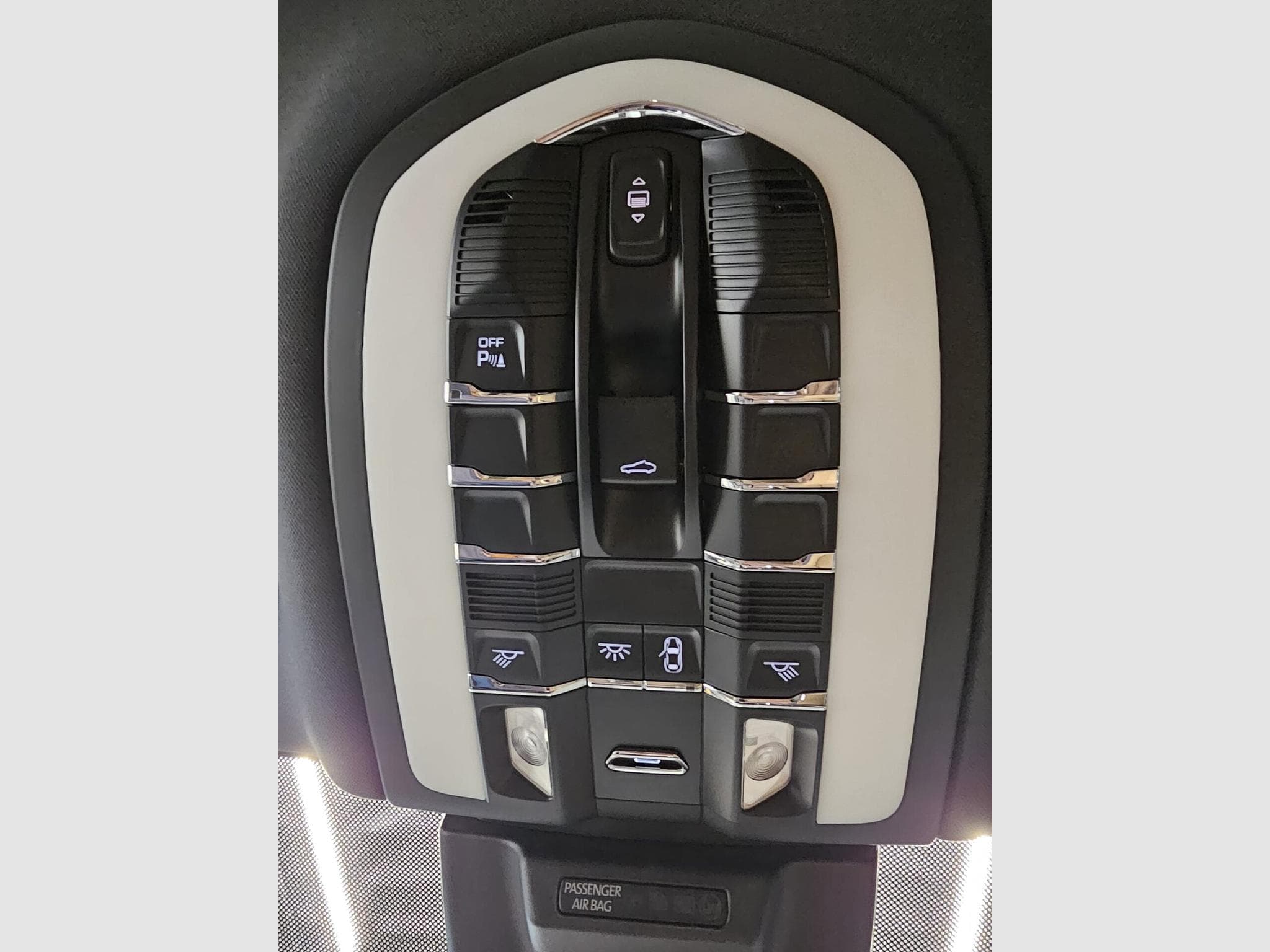 Porsche Macan S (2021) - Photo 15