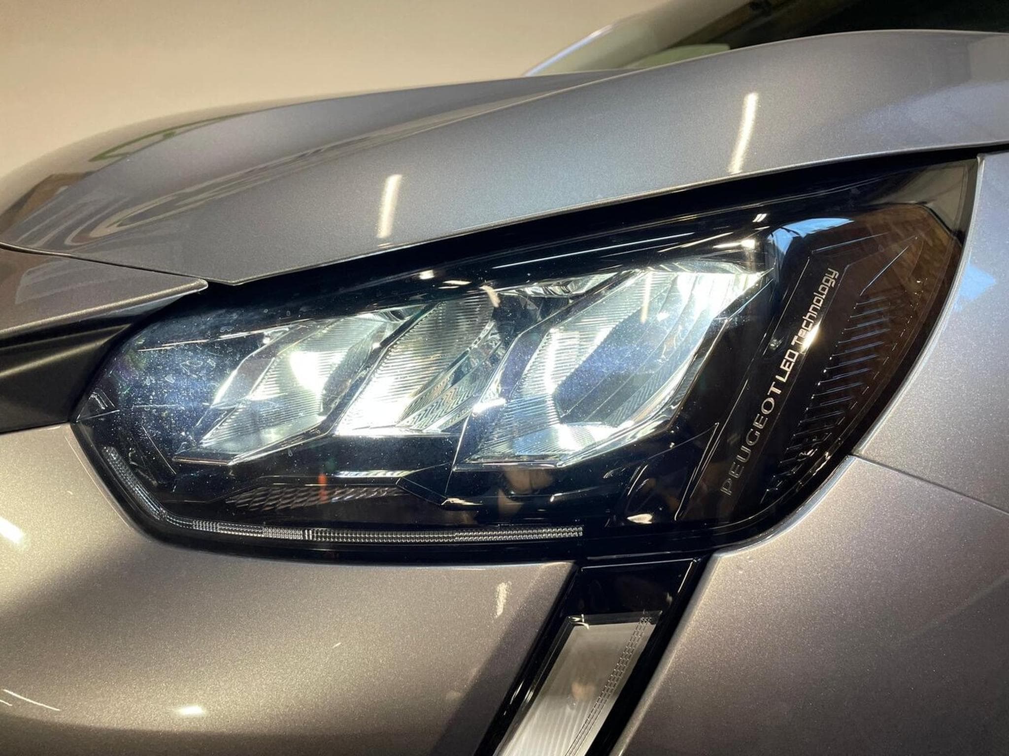 Peugeot 208 1.2 ESSENCE 75 CV ALLURE STYLE CARPLAY 5P (2023) - Foto 15