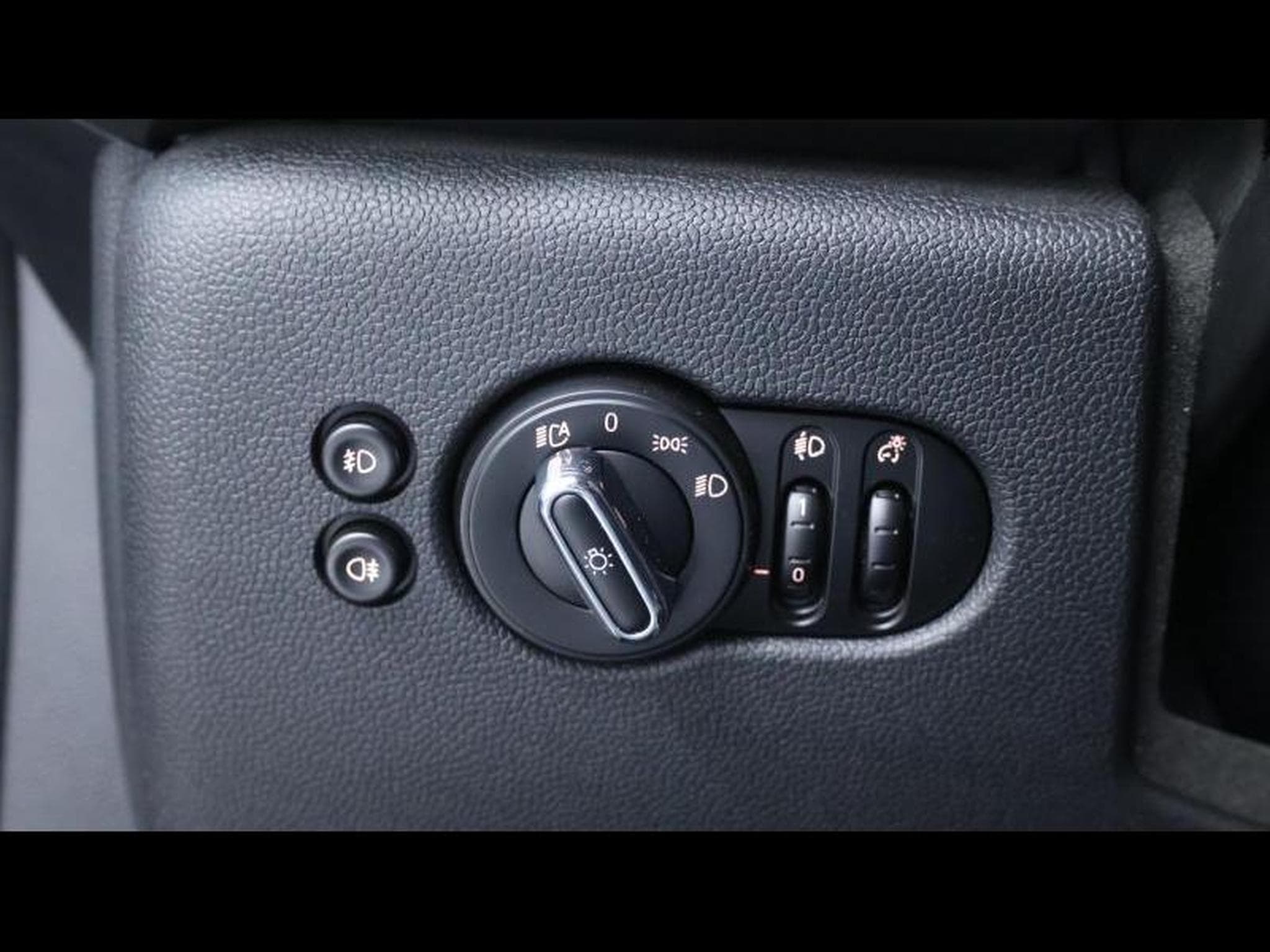 MINI Cooper 1.5 136 hatch 3 portes (2020) - Photo 28