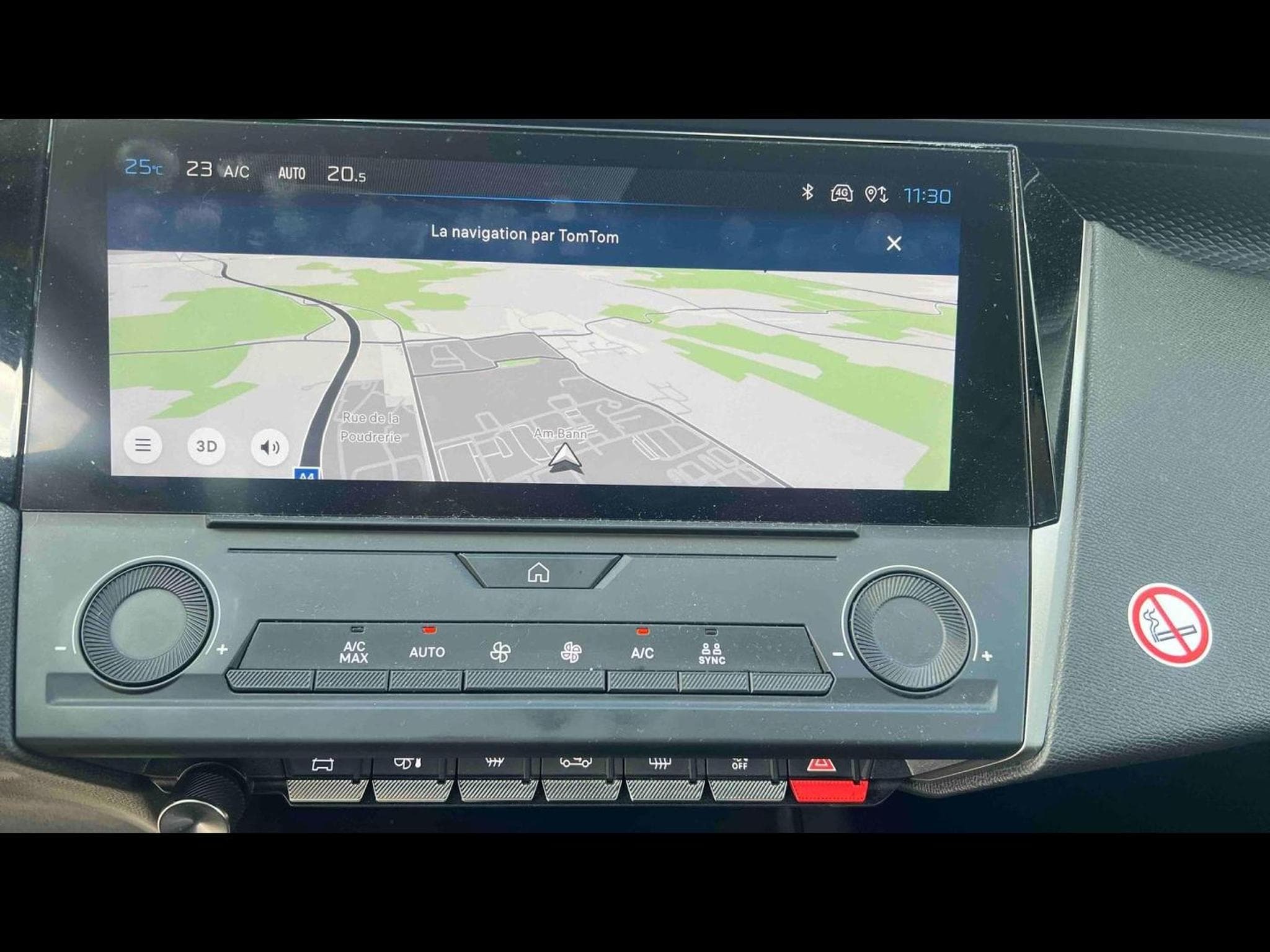 PEUGEOT 308 1.2 Hybrid 136ch Allure e-DCS6 (2024) - Photo 12