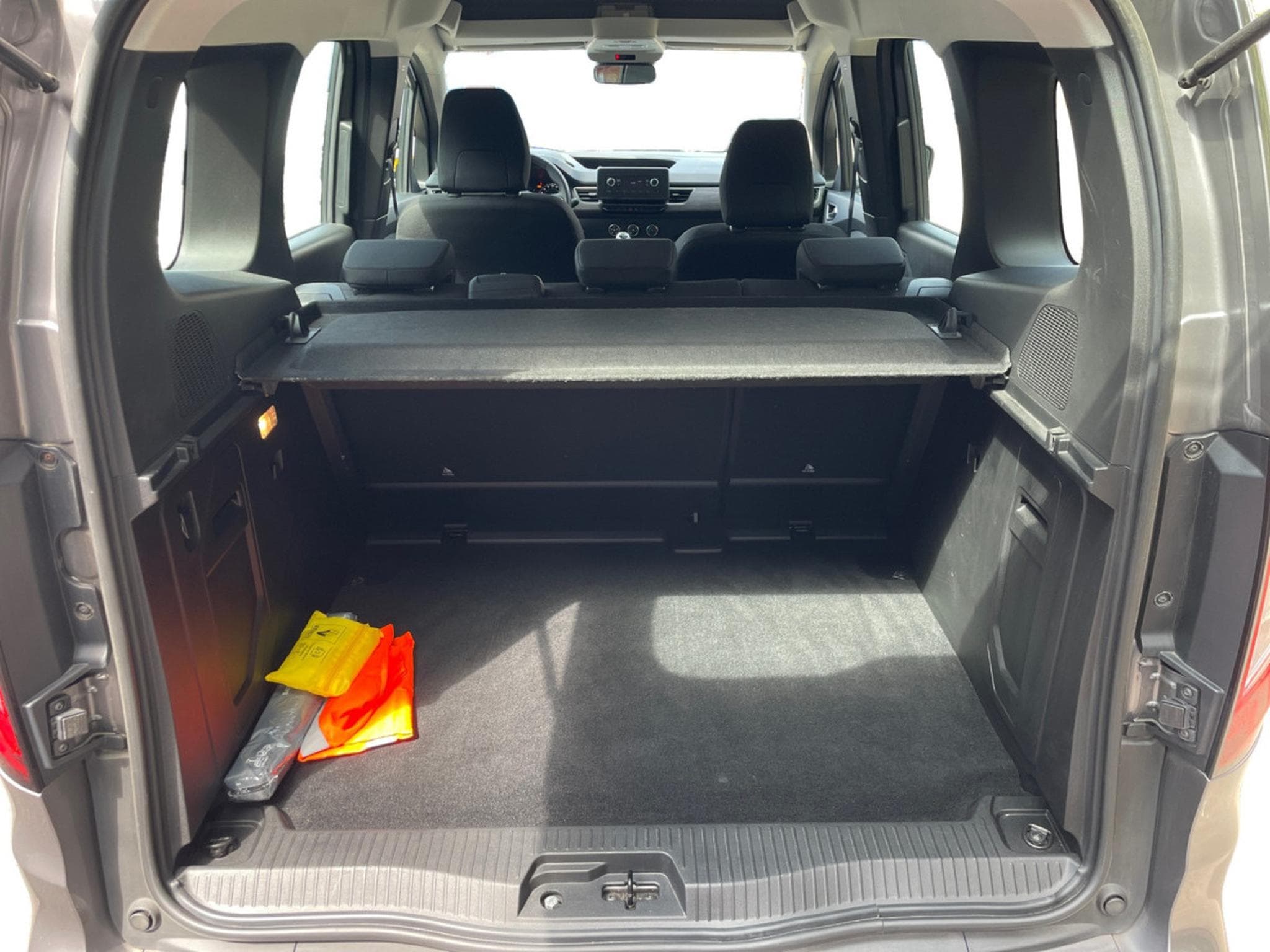 Renault Kangoo 1.3 TCe 130 EDC Techno (2025) - Foto 9