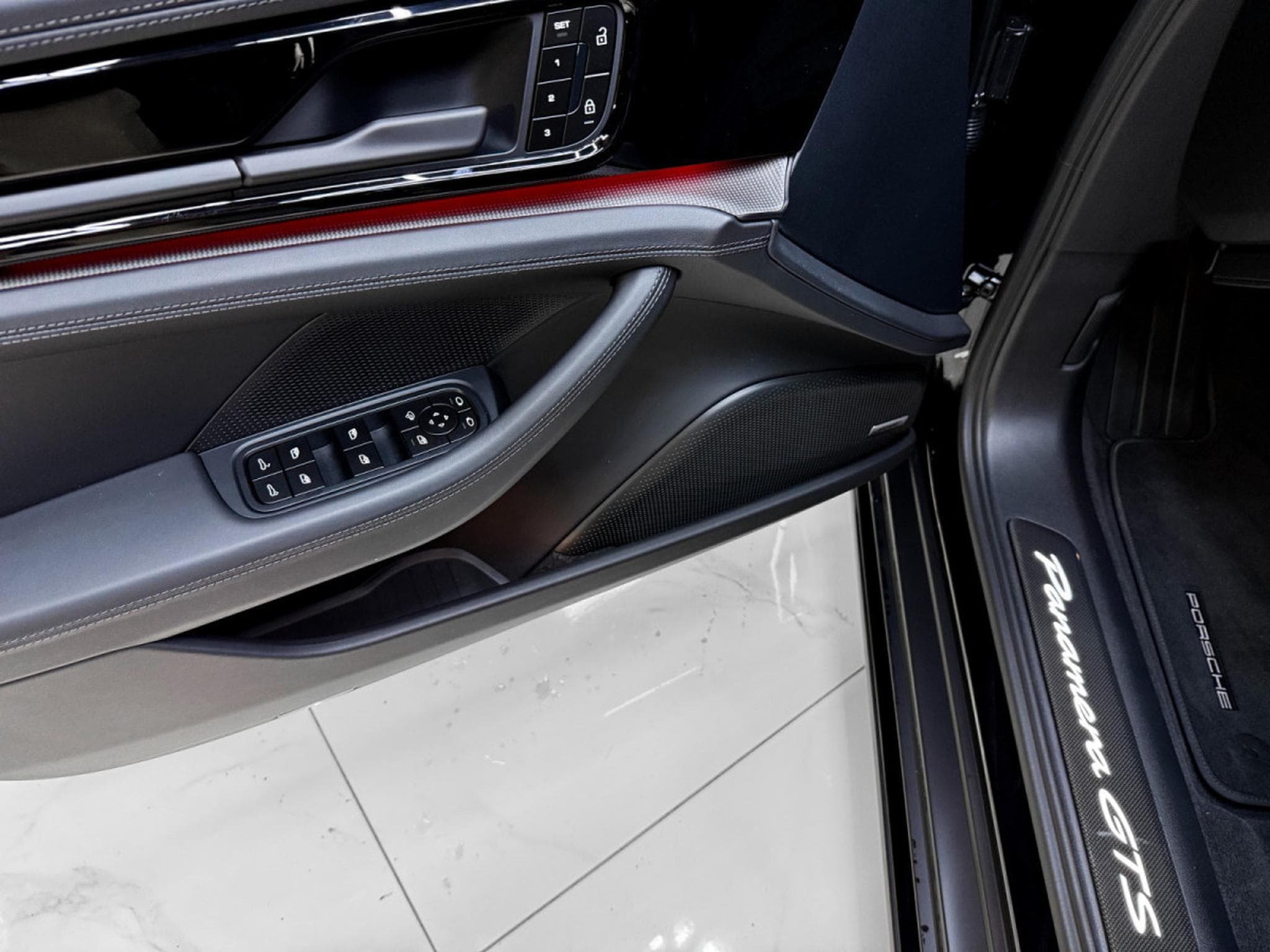 Porsche Panamera 4.0 V8 GTS / 5 SEATS / FULL (2025) - Foto 15